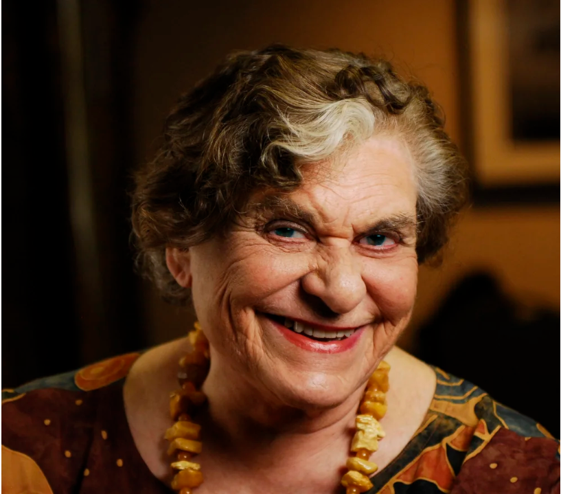 Suzanne Loebl headshot