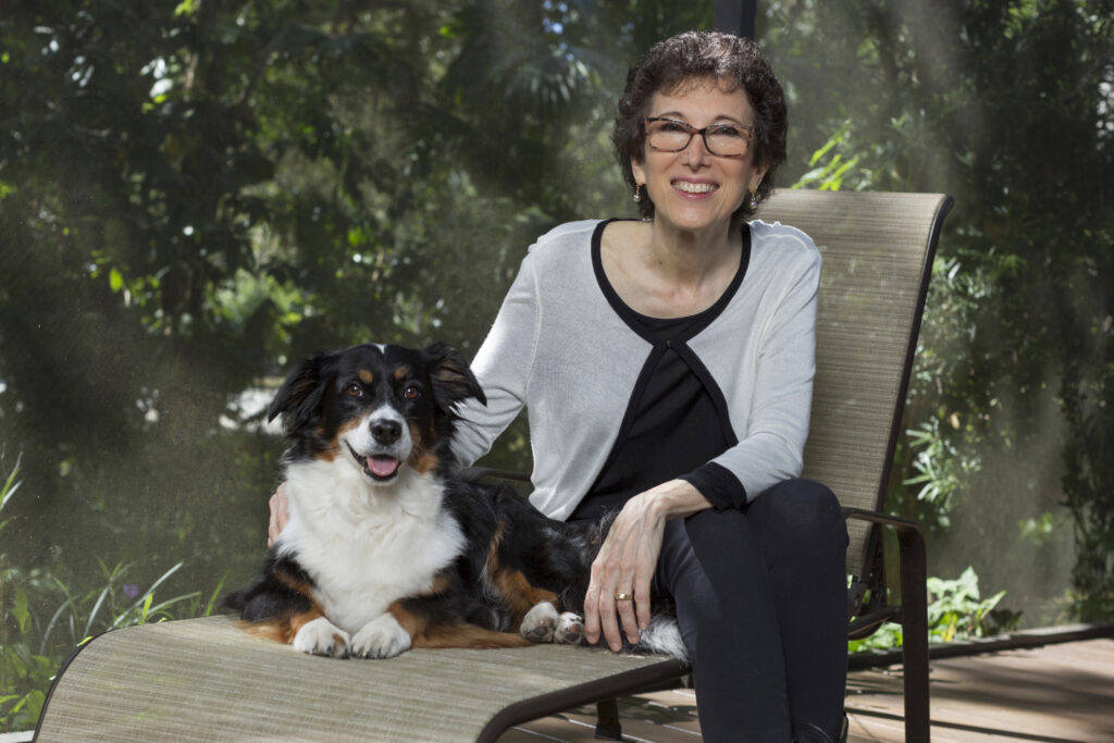 Wendy Lyons Sunshine headshot