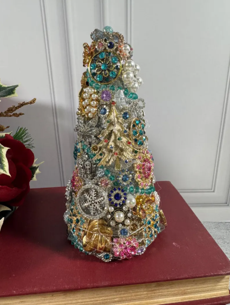 Brette Sember vintage jewelry Xmas tree